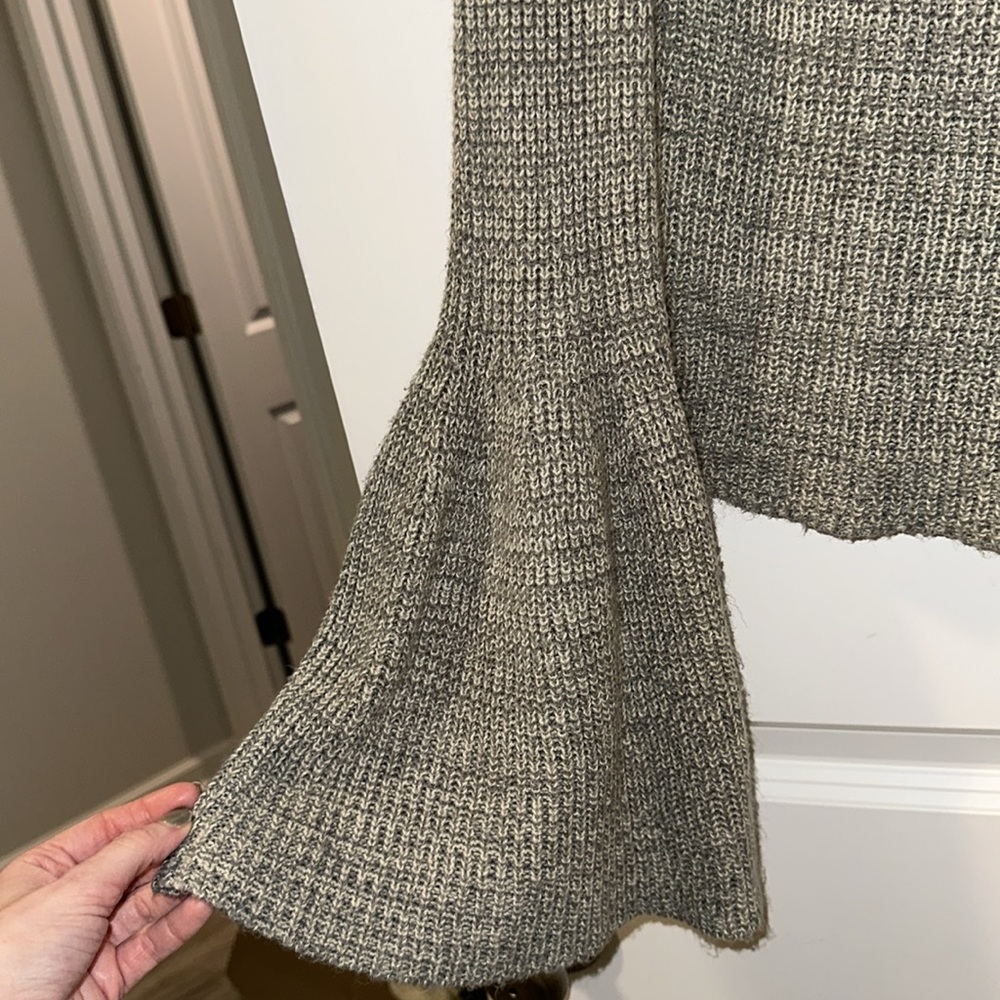 Bell sleeve cropped sweater - Picture 4 of 6